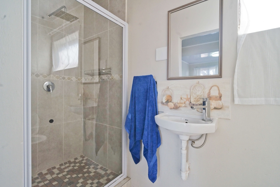5 Bedroom Property for Sale in Winterstrand Eastern Cape